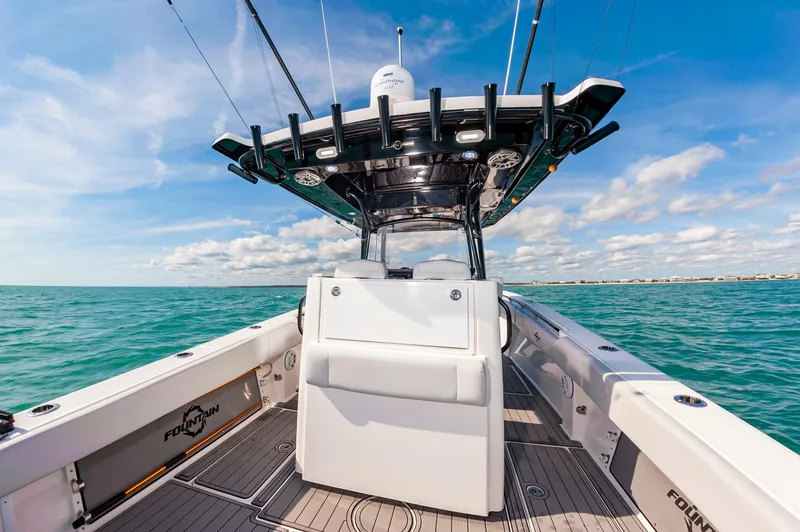 Slide: The Image of Fountain 38 Center Console 2020 - 27