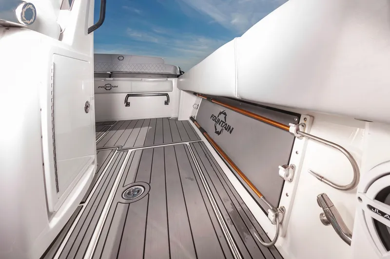 Slide: The Image of Fountain 38 Center Console 2020 - 34