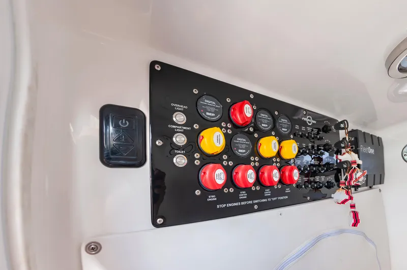 Slide: The Image of Fountain 38 Center Console 2020 - 38