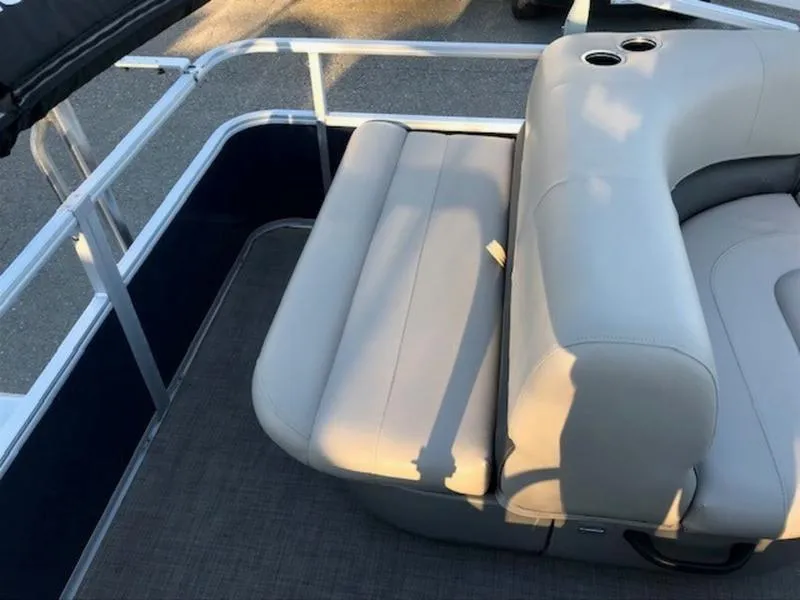 Slide: The Image of 2022 Sun Tracker PB 18 DLX pontoon boat with beige seating and cup holders. - 8