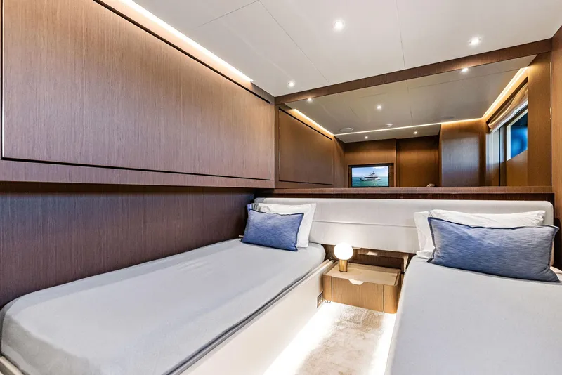 Slide: The Image of Custom 106' 2022 - 100