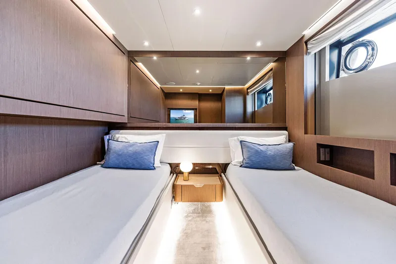 Slide: The Image of Custom 106' 2022 - 102