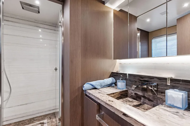 Slide: The Image of Custom 106' 2022 - 103