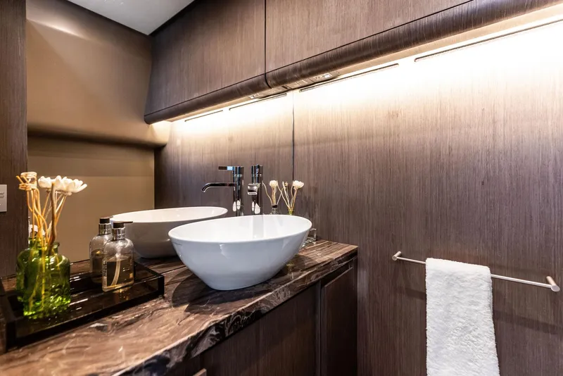 Slide: The Image of Custom 106' 2022 - 104