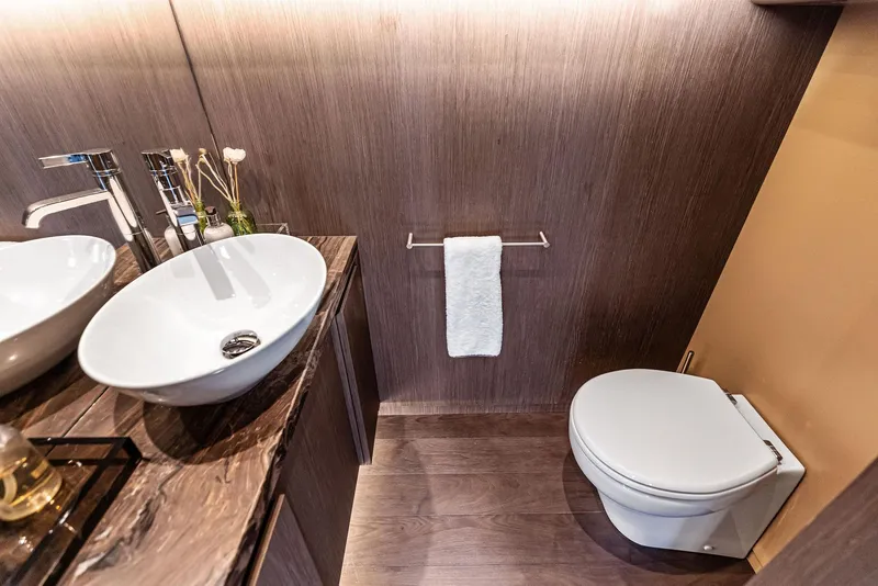 Slide: The Image of Custom 106' 2022 - 105