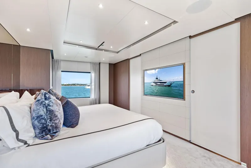 Slide: The Image of Custom 106' 2022 - 109