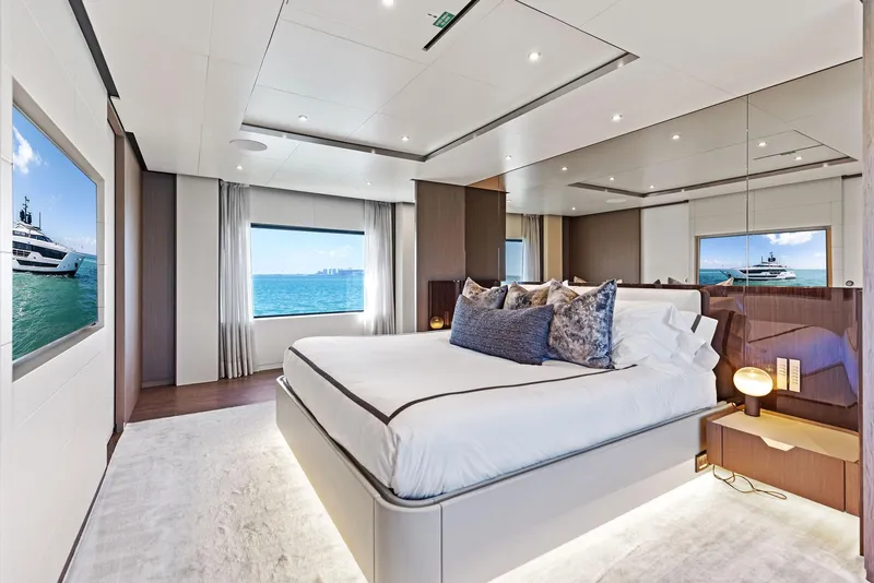 Slide: The Image of Custom 106' 2022 - 111