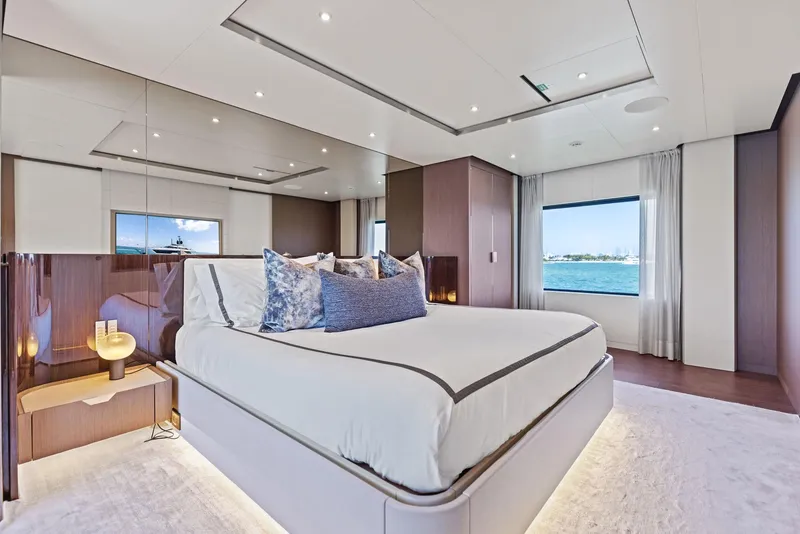 Slide: The Image of Custom 106' 2022 - 112