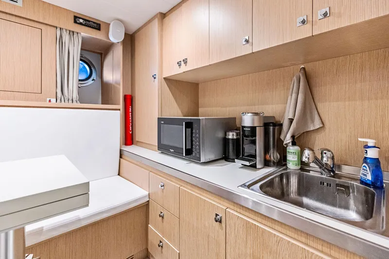 Slide: The Image of Custom 106' 2022 - 119