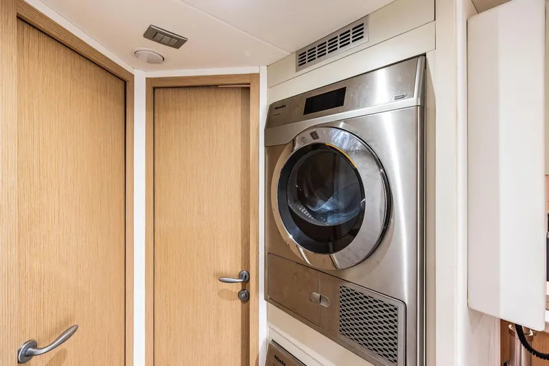 Slide: The Image of Custom 106' 2022 - 122