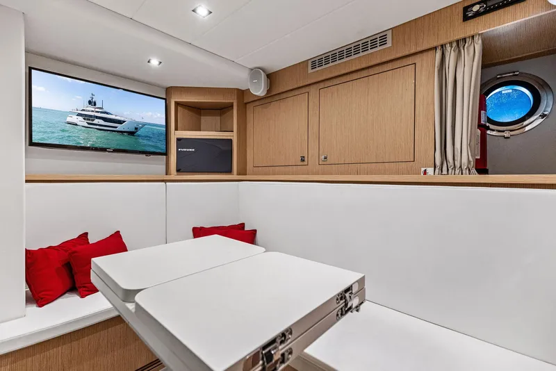 Slide: The Image of Custom 106' 2022 - 123