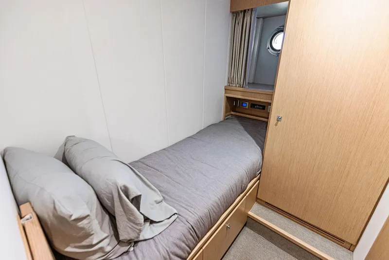 Slide: The Image of Custom 106' 2022 - 126