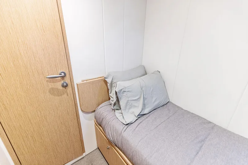 Slide: The Image of Custom 106' 2022 - 127