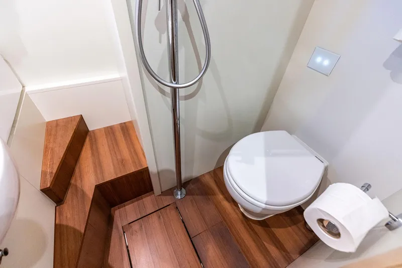 Slide: The Image of Custom 106' 2022 - 128