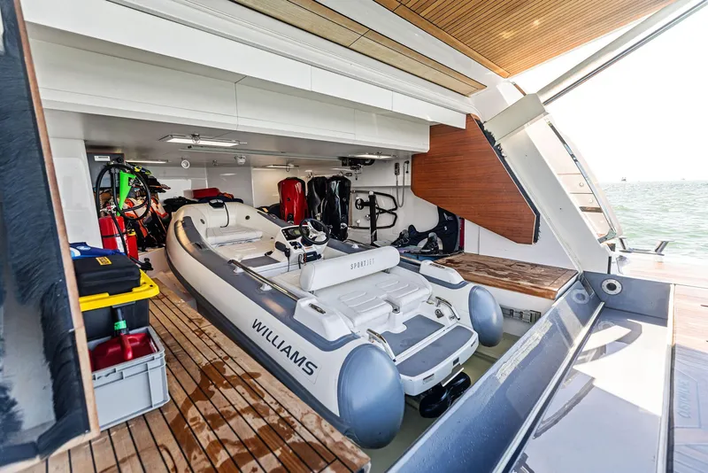 Slide: The Image of Custom 106' 2022 - 130