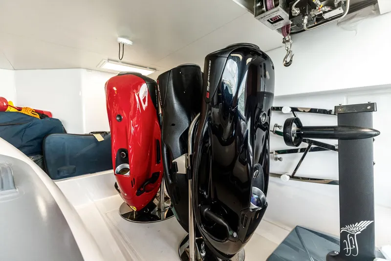 Slide: The Image of Custom 106' 2022 - 131