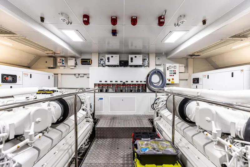 Slide: The Image of Custom 106' 2022 - 134