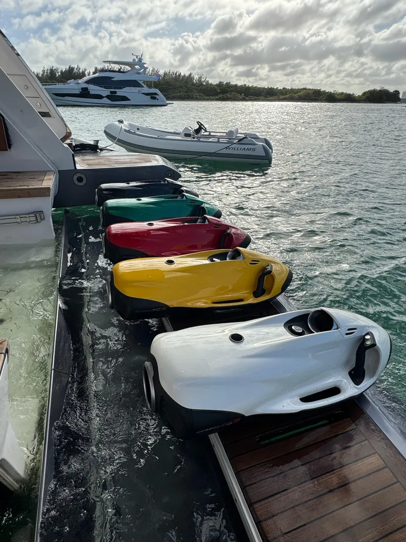 Slide: The Image of Custom 106' 2022 - 137