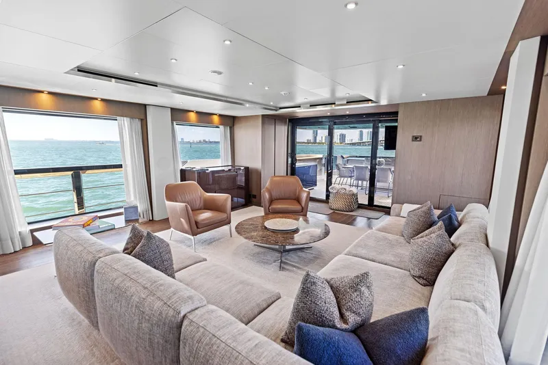 Slide: The Image of Custom 106' 2022 - 64