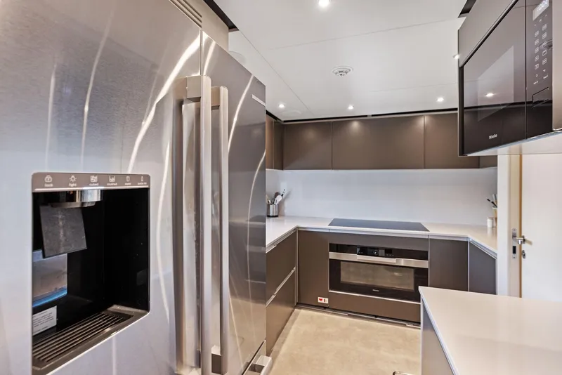 Slide: The Image of Custom 106' 2022 - 69