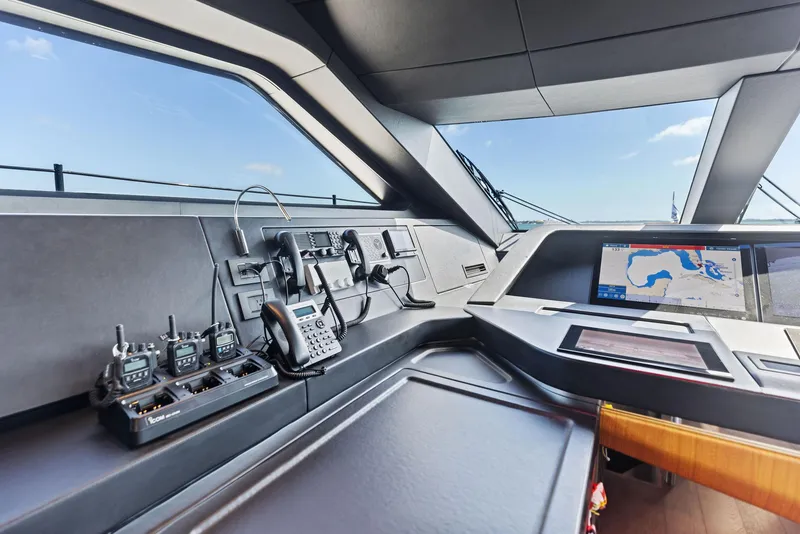 Slide: The Image of Custom 106' 2022 - 76