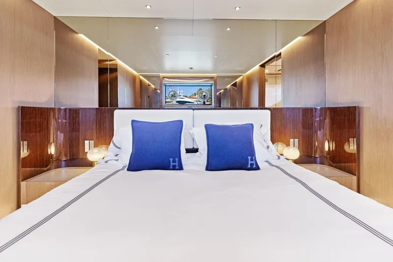 Slide: The Image of Custom 106' 2022 - 79