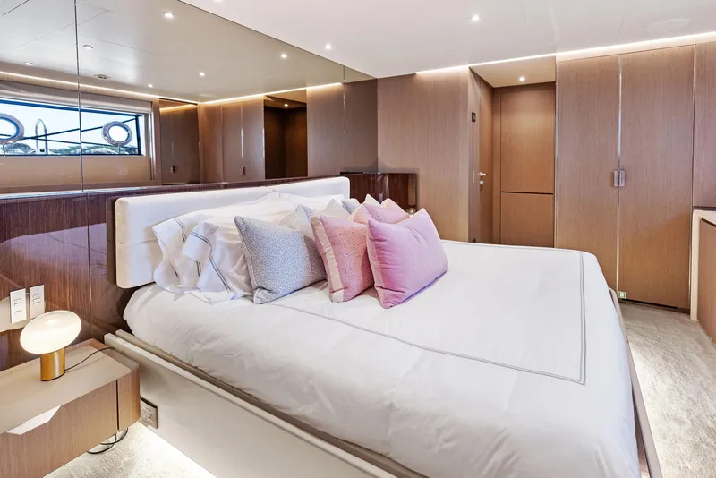 Slide: The Image of Custom 106' 2022 - 88