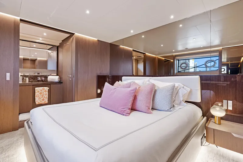 Slide: The Image of Custom 106' 2022 - 90