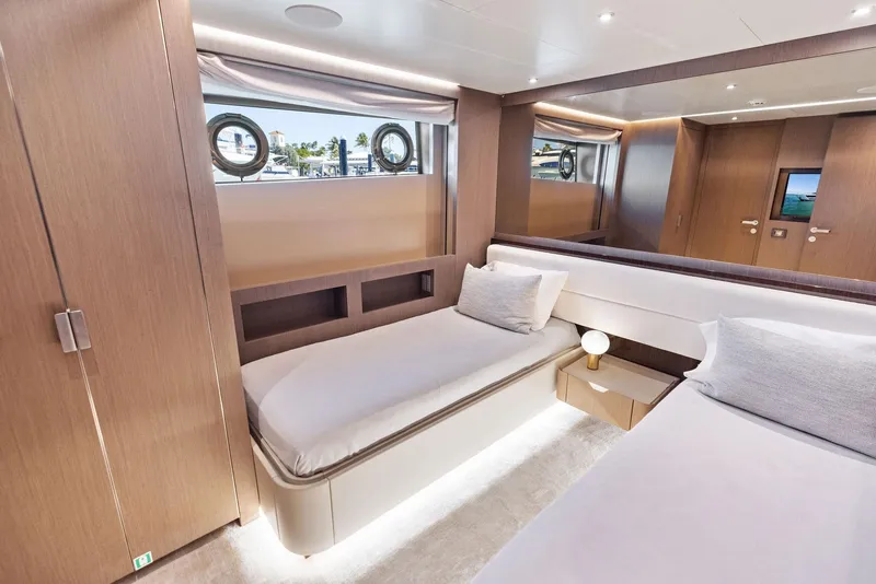 Slide: The Image of Custom 106' 2022 - 93