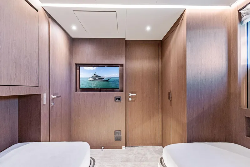 Slide: The Image of Custom 106' 2022 - 99