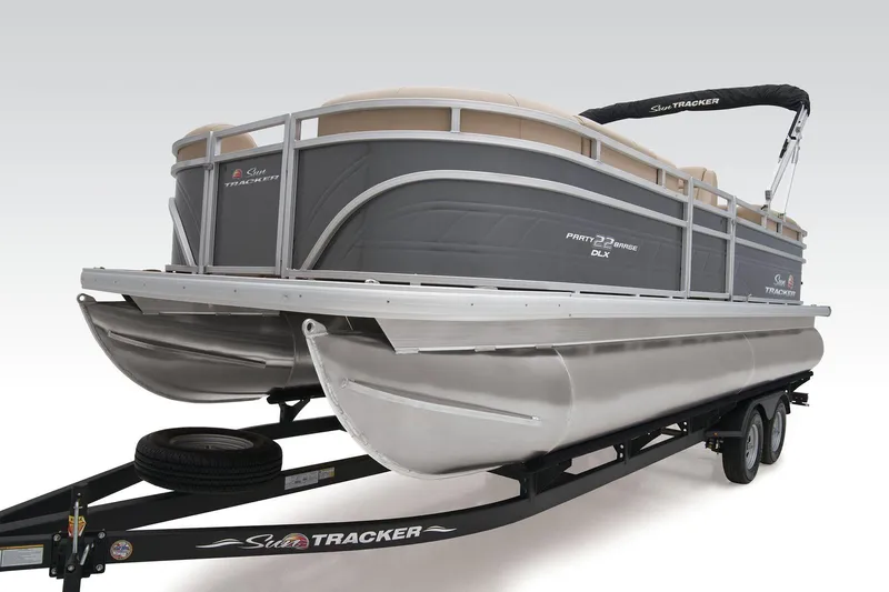 Slide: The Image of Sun Tracker Party Barge 22 DLX 2025 - 20