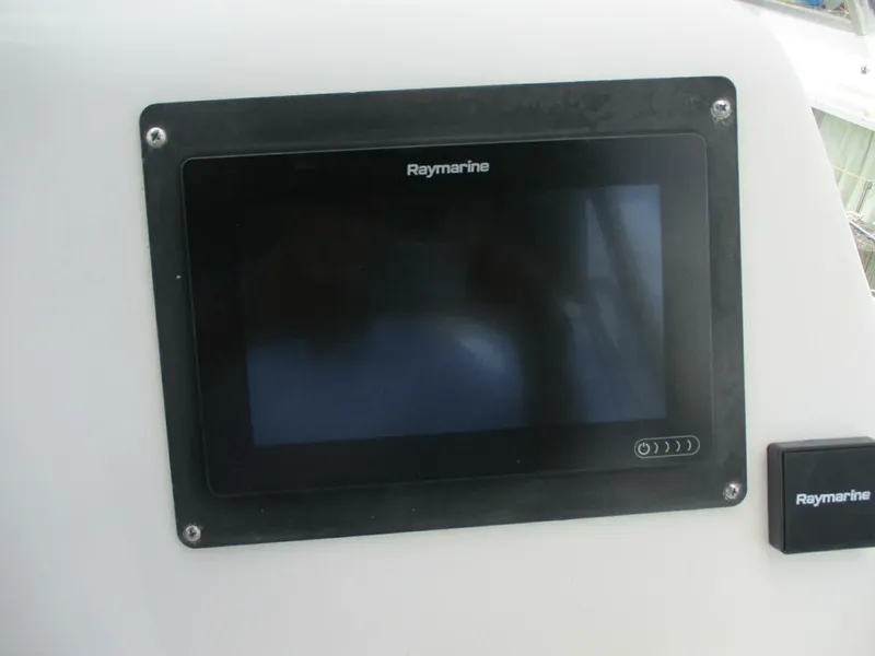 Slide: The Image of Raymarine display on 2007 Silverton 33 Convertible boat dashboard. - 28