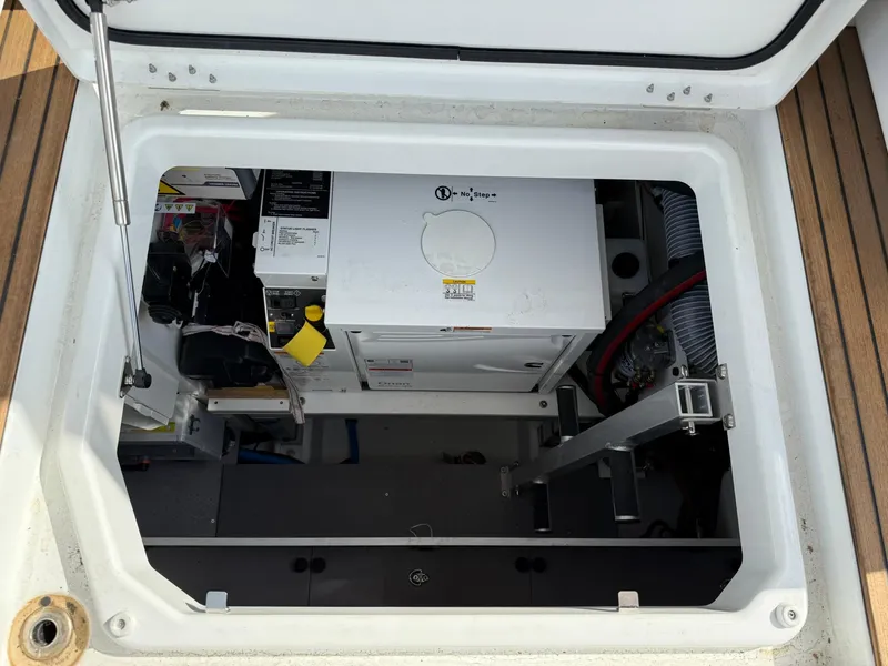 Slide: The Image of Wellcraft 44 Explorer 2025 - 103