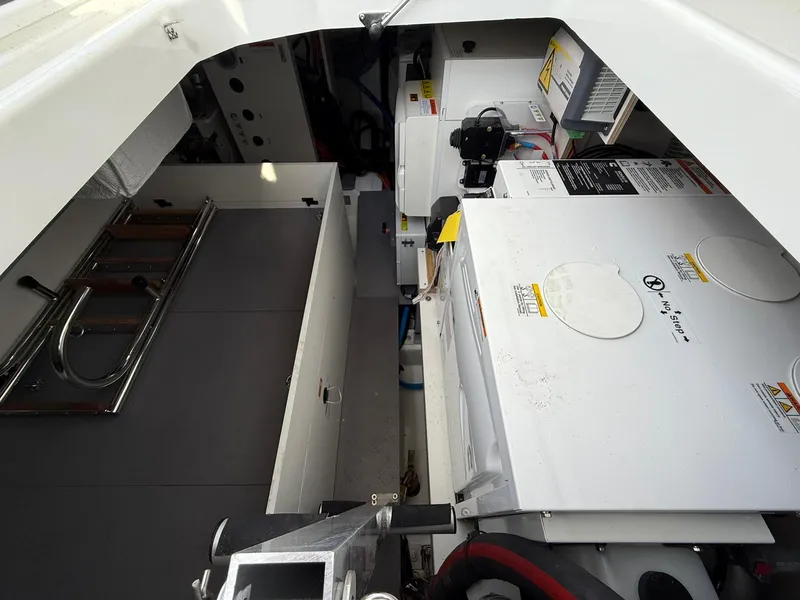 Slide: The Image of Wellcraft 44 Explorer 2025 - 104