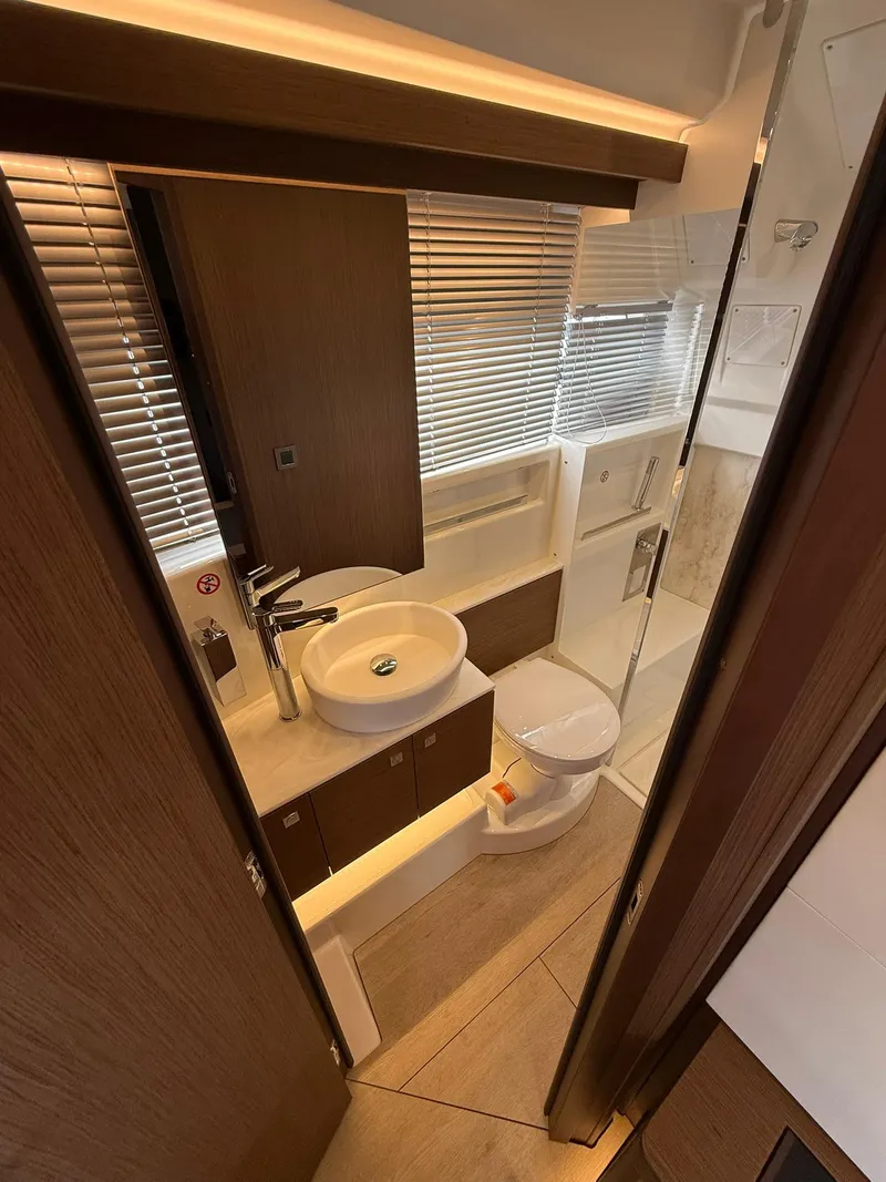 Slide: The Image of Wellcraft 44 Explorer 2025 - 58