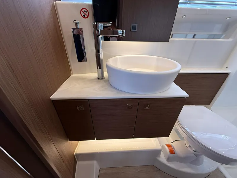 Slide: The Image of Wellcraft 44 Explorer 2025 - 59