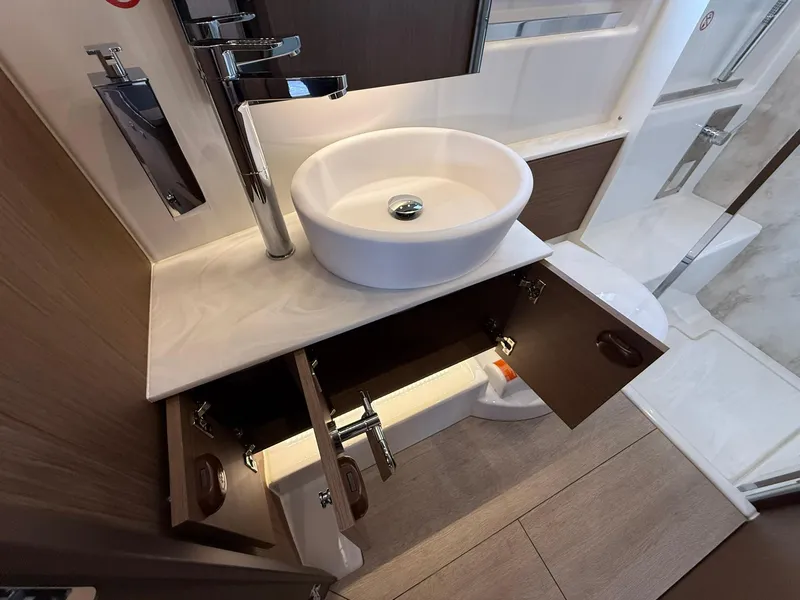 Slide: The Image of Wellcraft 44 Explorer 2025 - 60