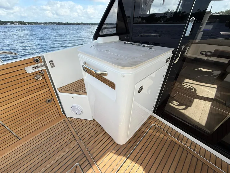 Slide: The Image of Wellcraft 44 Explorer 2025 - 71