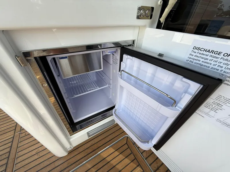 Slide: The Image of Wellcraft 44 Explorer 2025 - 73