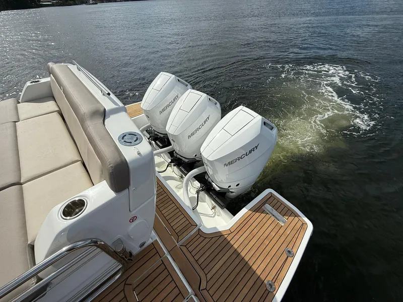 Slide: The Image of Wellcraft 44 Explorer 2025 - 86