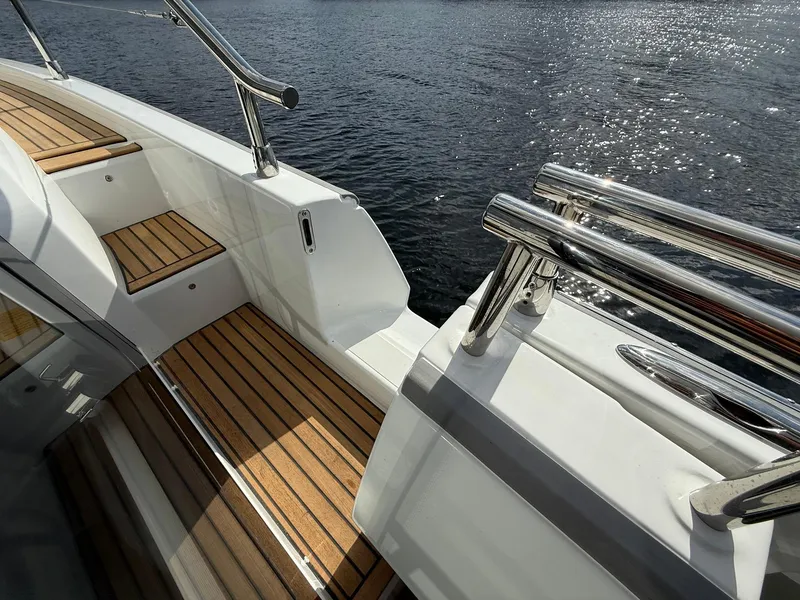 Slide: The Image of Wellcraft 44 Explorer 2025 - 93