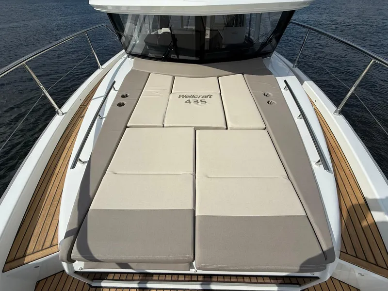 Slide: The Image of Wellcraft 44 Explorer 2025 - 95