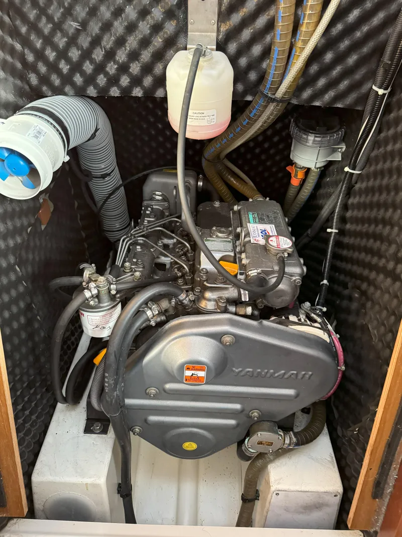 Slide: The Image of Engine compartment of 2006 Jeanneau Sun Odyssey 42 DS sailboat. - 32