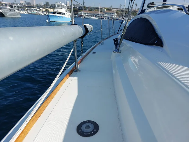 Slide: The Image of 2006 Jeanneau Sun Odyssey 42 DS sailboat deck view in marina. - 43