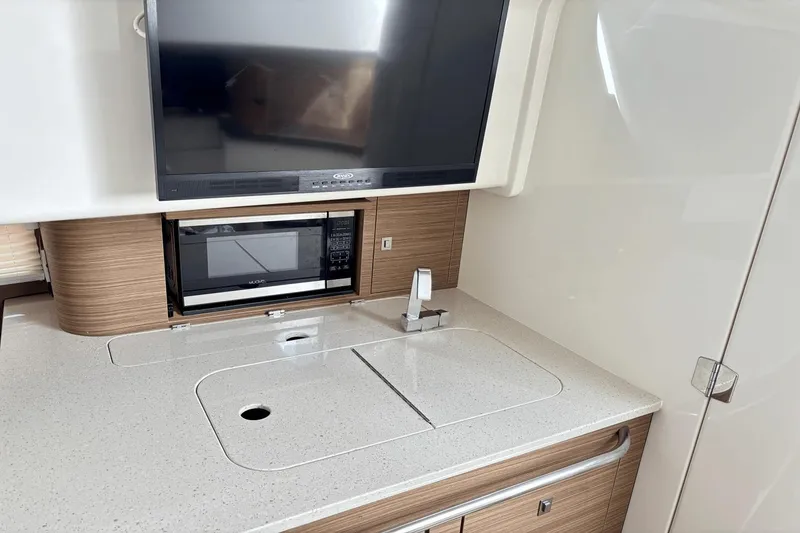 Slide: The Image of Boston Whaler 420 Outrage 2018 - 25