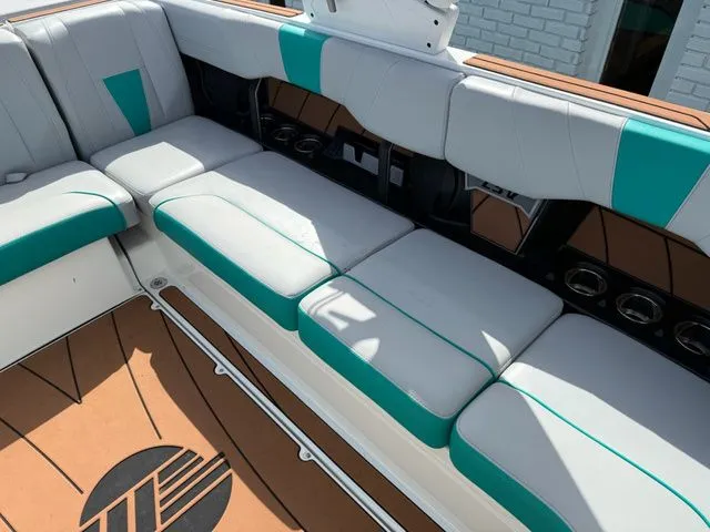 Slide: The Image of Malibu Wakesetter 23 LSV 2023 - 13