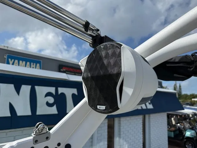 Slide: The Image of Malibu Wakesetter 23 LSV 2023 - 14