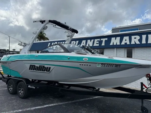 Slide: The Image of Malibu Wakesetter 23 LSV 2023 - 2