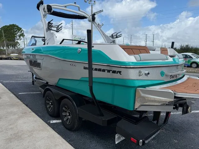 Slide: The Image of Malibu Wakesetter 23 LSV 2023 - 4