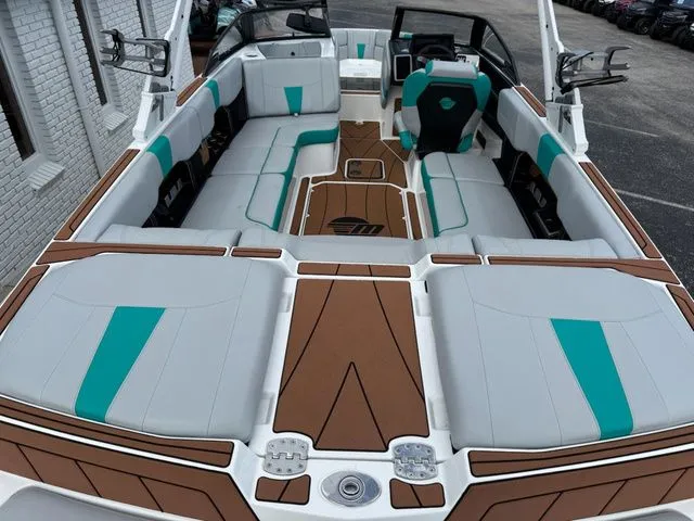 Slide: The Image of Malibu Wakesetter 23 LSV 2023 - 6